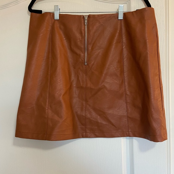 Faux Leather A-Line Skirt With Exposed Zipper- Colour Gingerbread - Picture 2 of 3